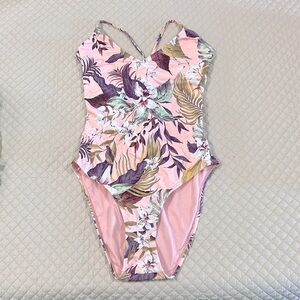 Quint Soul cross back lace up swimsuit - Medium - New 🏝️